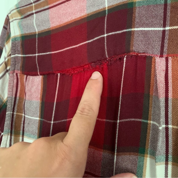 • [Levi’s] Red & White Plaid Flannel • - Picture 9 of 9